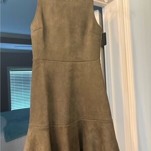 Elegant Olive Green Sleeveless Dress